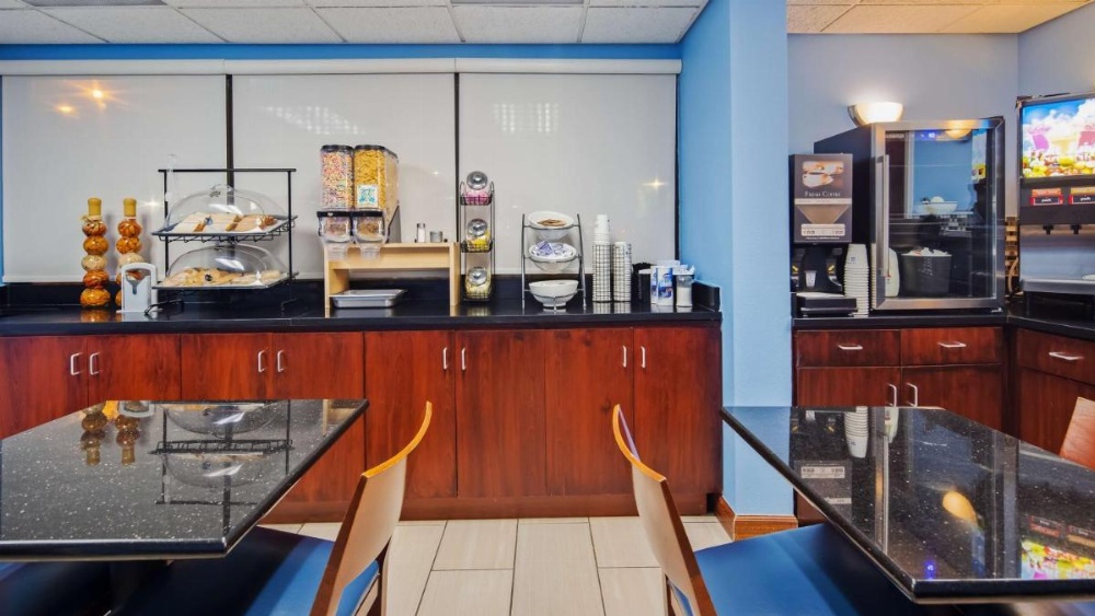 SureStay Hotel by Best Western Lenoir City Image 20
